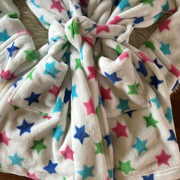 Fluffy Robe by Craft & Barrow - Picture 3 of 6